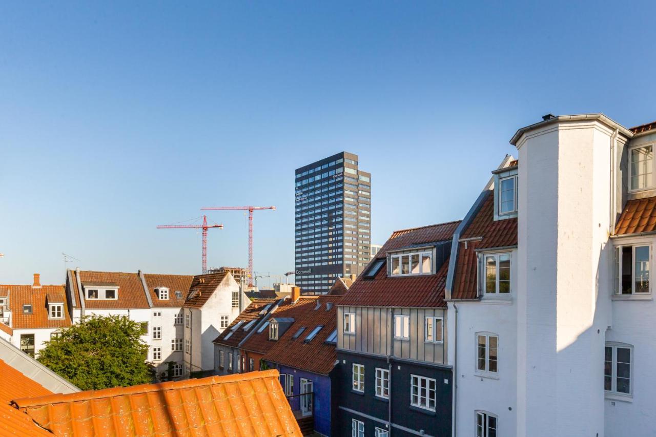200 M Fra Rutebilstation - Privat Terrasse, Grill Aarhus Exterior foto